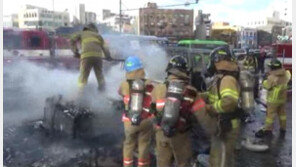 4호선 이수역 앞 달리던 트럭에 불…일대 교통 혼잡