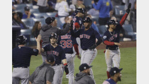 ‘0-4 → 9-6 역전승’ 보스턴, 다저스 꺾고 3승1패…1승 남았다