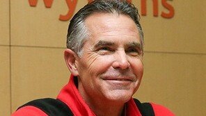 [PO2] 승장 SK 힐만 감독 “불펜진이 훌륭한 투구를 했다”