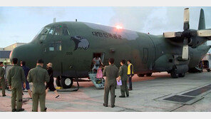 구호물품 모자라 끼니 걸러… 정부 “29일까지 전원 귀국”