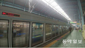 지하철 4호선 이촌역서 열차 고장…출근길 시민들 분통