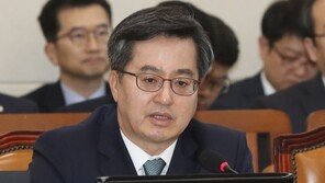 박영선 “초이노믹스 때 경제흐름 꼬여”…김동연 “현 정부 책임”