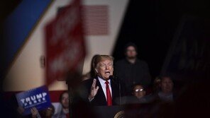 美언론들, 유대교회 총격에 트럼프 책임론 제기…“편견과 박해 부추겨”