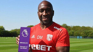 흑인 최초 이달의 감독상 수상, 대런 무어