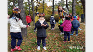 “낙엽으로 왕관 만들어요”