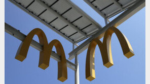 美 맥도널드식당에서 복면강도 총기 난사…손님과 교전 사망