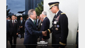 브룩스 주한 美사령관, 2년7개월 한국생활 마무리…내달 8일 이취임식