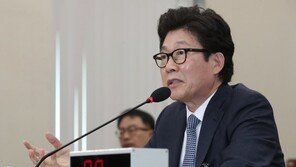 文대통령, 환경부장관 인사청문보고서 재송부 요청