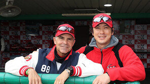 [리틀 빅 히어로] ‘SK의 가교’ 김민 매니저 “힐만 감독은 선수단의 아버지…진심의 효과”