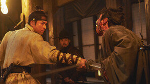 불안한 ‘창궐’…‘물괴’처럼 무너질라