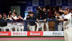 넥센, 10대의 투·타 맹활약…PO 첫 승
