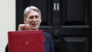 영국 “근면한 영국인 보상 받아야” 10년 긴축정책 끝내