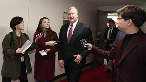 통일부 “비건 美특별대표 남북경협 중단 요청 보도…사실 아냐”