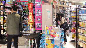 혼돈-호기심 천국-성인용품… ‘이마트 반대전략’이 젊은층 홀려