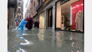 물에 잠긴 ‘물의 도시’… 베네치아 10년 만에 최악 침수 피해