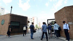 “숙명여고 쌍둥이 아빠, 딸 미술대회도 직접 심사”