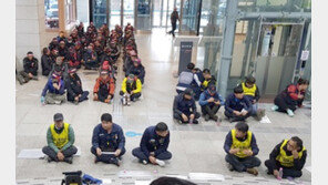 “무기계약직 우리부터 해달라” 민노총, 이틀째 김천시장실 점거