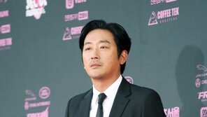 하정우, 2018 AAA 참석 확정…‘트리플 1000만 배우’ 뜬다