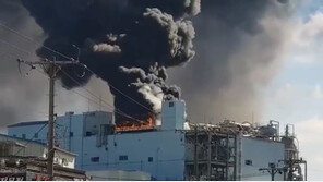 울산 롯데케미칼 화재, 20분 만에 ‘완진’…소방당국 “6층 냉각탑 20평 소실”