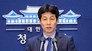 靑 “비건 美대북대표, 30일 윤건영 상황실장과 비공개 면담”