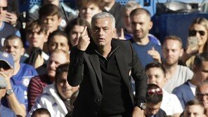 ‘무리뉴 감독 약올리는 세리머니’ 첼시 이안니 코치, 벌금 870만원