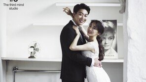 허민♥정인욱, 득녀 1년 만인 12월 결혼식…개그맨 총출동 웨딩화보 공개 