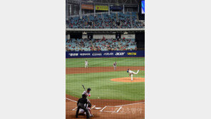 추위 걱정 없는 돔인데…PO 4차전 5700표 남았다