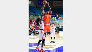 ‘KBL 데뷔’ 전자랜드 다니엘스, 실전감각 회복이 급선무