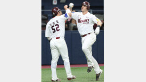 샌즈, 선제 투런 등 4타수 4안타 펑펑