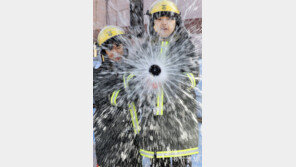 “화마를 향해 쏴라” 화재진압훈련