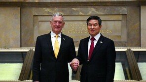 정경두-매티스, 美독립선언서 소장 국립기록관리청서 만찬