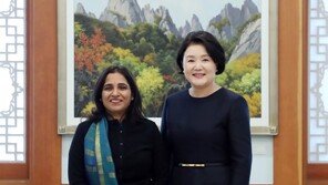 김정숙 여사, 주한인도대사 접견…“양국 시너지 내길”