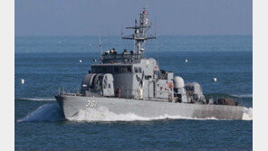 [포토]연평도서 기동훈련 하는 고속정…덮개 씌워진 포신 ‘눈길’