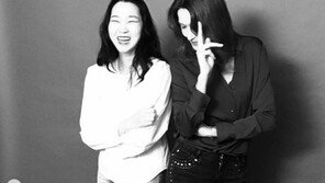 ‘내한’ 카를라 브루니, 장윤주와 투샷 ‘모델의 위엄’