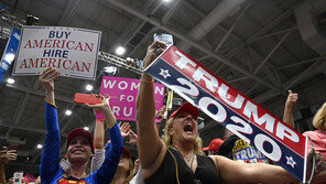 “국경에 군대 1만5000명 배치”… 트럼프, 反이민 자극해 이슈 장악