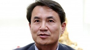 아들 군 입대 김진태 “군필자는 비양심적이냐…법원은 좌파완장부대”