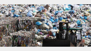 中, 한국 등 외국쓰레기 불법수입 업자에 10년 중형