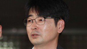 ‘불법 선거운동’ 탁현민 2심도 벌금 70만원 “판결 수용…거취? 제가 결정 못 해”