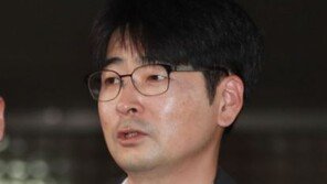 탁현민, 재판 후 시민 욕설 듣고도 “고맙습니다” 여유만만 
