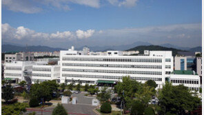 “수업중 졸음 깨우겠다” 학생과 뺨 때리기 내기 한 교사