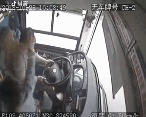 [영상]“왜 안 멈춰” 女승객 버스기사 폭행 탓…15명 사망·실종 