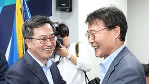 한국당 “경제라인 교체로만 끝나선 안돼…文 대통령이 변해야”