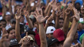 ‘캐러밴’ 입국 저지 미군 7000명 멕시코 국경에 배치 완료