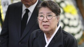 엄앵란 “故 신성일 유언 ‘고맙고 미안하다’고 말해”