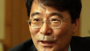 ‘교체설’ 장하성 “인사문제는 내가 관여할 사안 아니다”