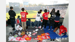 [청계천 옆 사진관]두산 VS SK 한국시리즈 응원 열기 