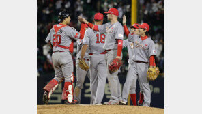 ‘박정권 투런 포함 3타점’ SK, KS 1차전서 두산에 7-3 재역전승