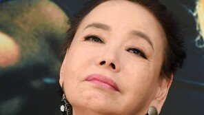 故 신성일 빈소 찾은 김수미 “하늘에서도 배우하시길” 눈물