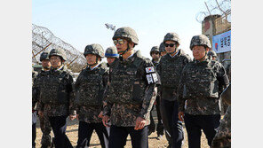 DMZ영상에 보안사항 노출… 임종석 선글라스 이어 논란