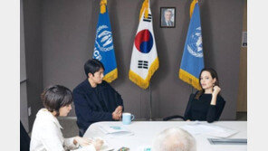 “언니가 왜 거기서 나와?” “숨 멎는 줄”…안젤리나 졸리 방한에 SNS ‘들썩’